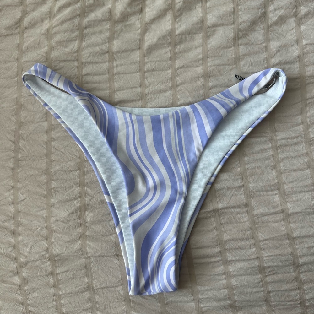 SHEIN Wavy Purple and White Bikini Bottom